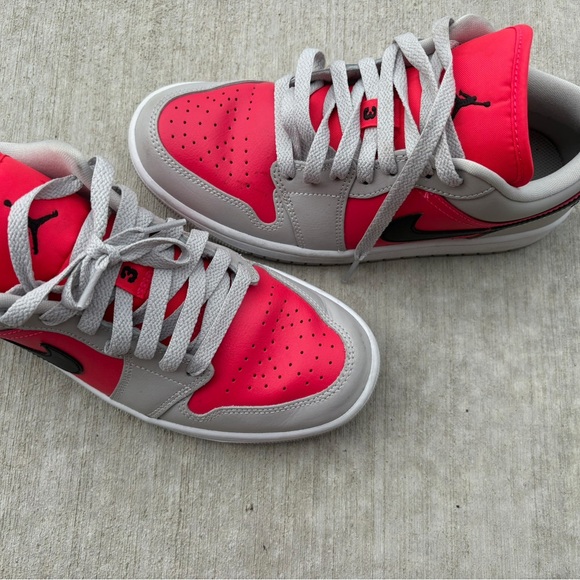 Nike Air Jordan 1 Low GS Gray Pink Black Sneakers Youth Size 7 - Picture 2 of 9